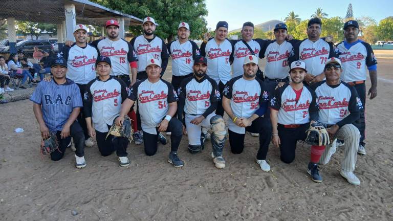 Frutería San Carlos se queda con la corona del rol regular en la Liga Dominical de beisbol.