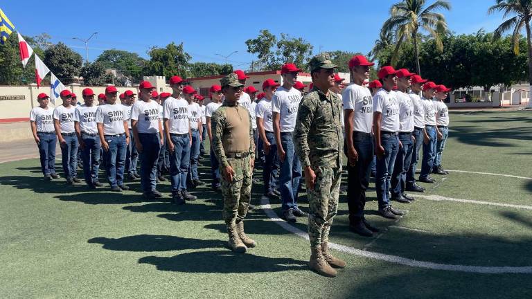 Marineros del Servicio Militar Nacional participaron en la ceremonia de culminación realizada en las instalaciones de la Cuarta Región Naval, en Mazatlán.
