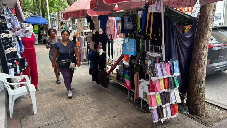 La combinación de las vacaciones de verano y las temperaturas extremas ha provocado una disminución drástica en la afluencia de compradores.