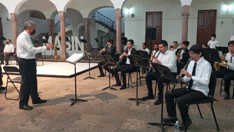 Presenta el Isic tres ensambles musicales y la nueva temporada de conciertos de la OSSLA