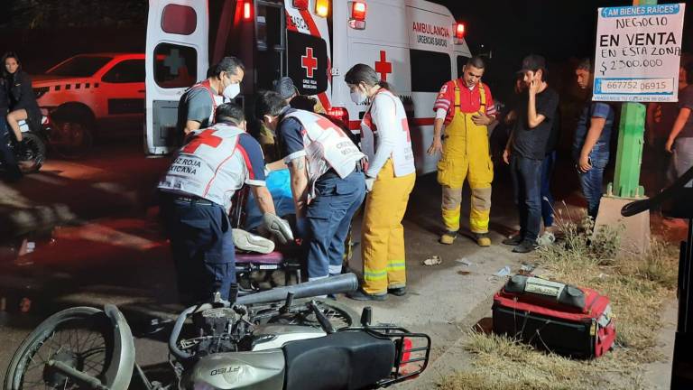 Joven resulta lesionado en Culiacán después de chocar en su moto