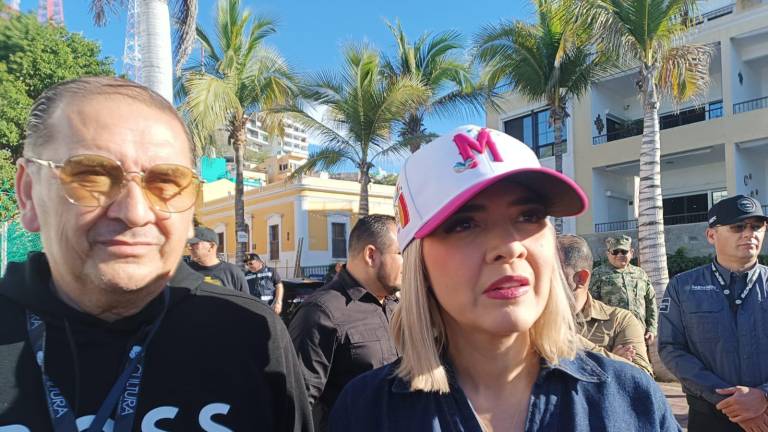 El director de Cultura, Óscar García Osuna, y la Alcaldesa de Mazatlán, Estrella Palacios Domínguez.