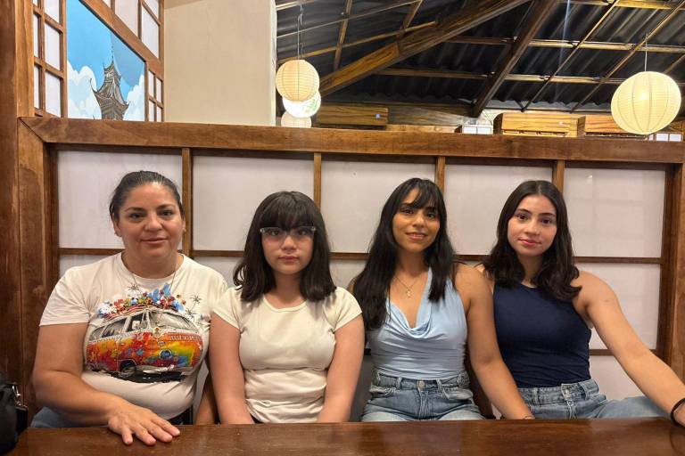 Emotivo festejo recibe la coach Iriana Rivas por su cumpleaños