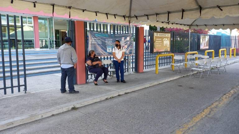 Centros de vacunación de Mazatlán registran poca asistencia este sábado
