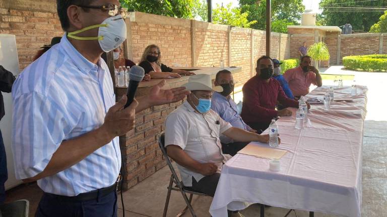 A un mes de asumir, Alcalde electo de Guasave recoge demandas de comunidades