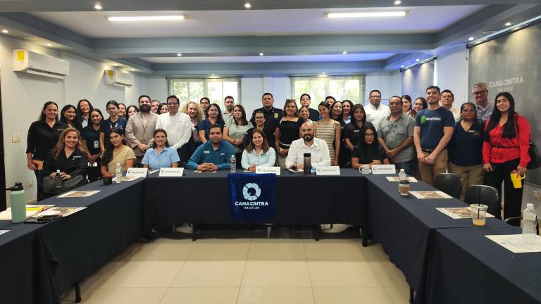 Personal de empresas afiliadas a Canacintra Mazatlán participó en una conferencia sobre derechos humanos, sostenibilidad y mejora del clima laboral impartida por CEDH.