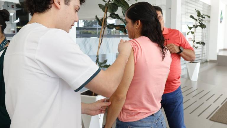 Este fin de semana se implementarán los Macrocentros de vacunación por parte del IMSS.