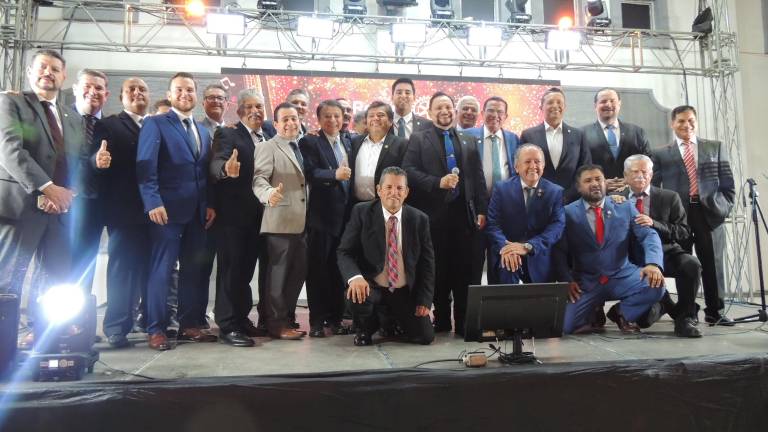 Disfrutan rotarios de queso, pan y vino con causa