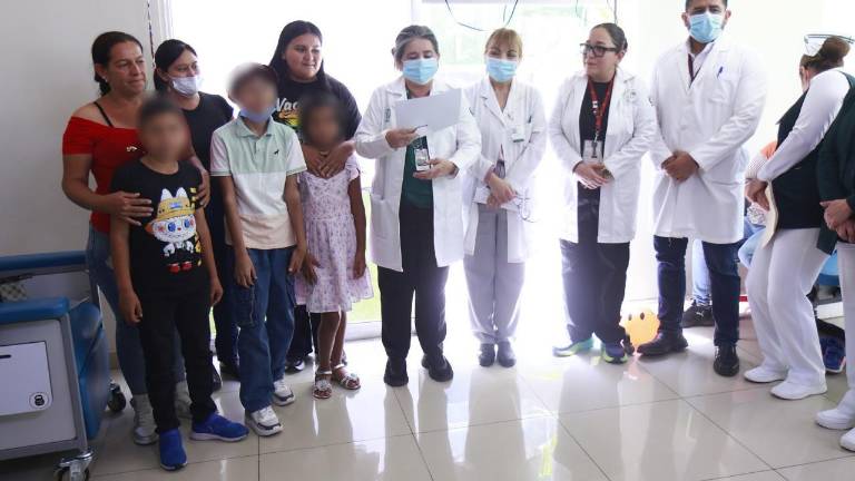 Tres menores tocaron la campaña en el Hospital Regional del IMSS en Culiacán tras vencer el cáncer.