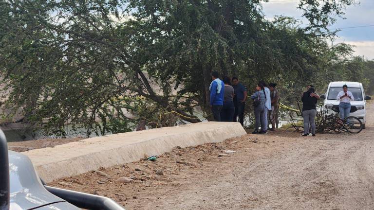 El cuerpo de César Arnoldo fue rescatado del canal en Campo El Diez, al sur de Culiacán.