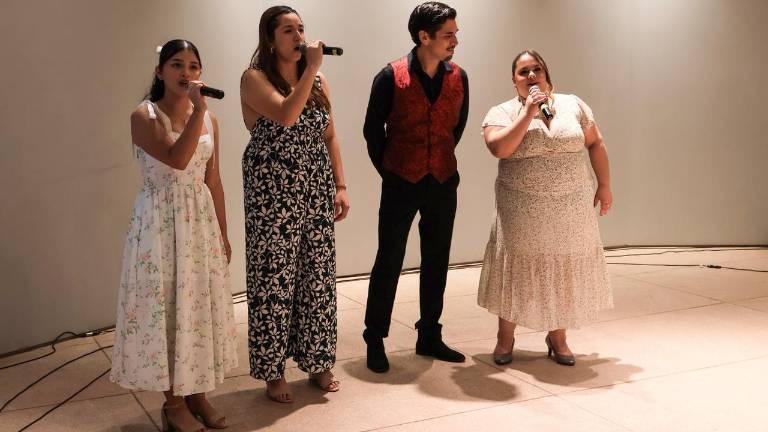 El recital rindió tributo a los educadores en su día.