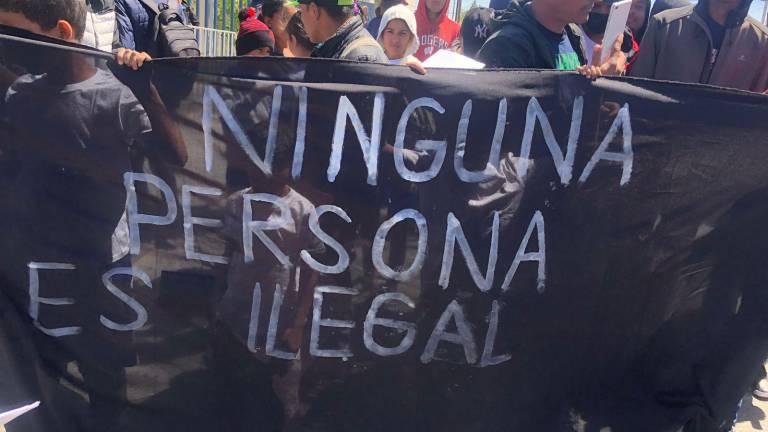 Migrantes que buscaban un encuentro con el Presidente de México en Ciudad Juárez.