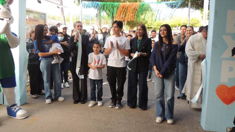 Maestros, directivos y alumnos inauguran la Expo Senda 2026.