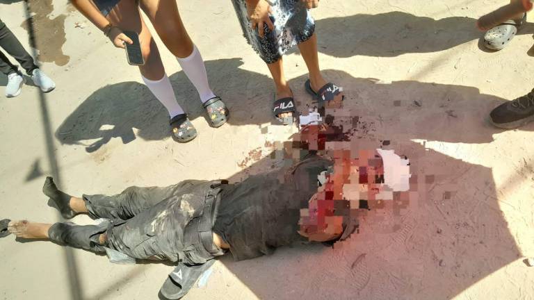 Un motociclista derrapó en calles de la sindicatura de Agua Verde, en Rosario, y presenta lesiones de gravedad.