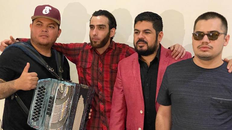 Código 88, Fernando Ríos Román y La Seguera Sierreña se unen para grabar El Dinero Cambia a la gente.