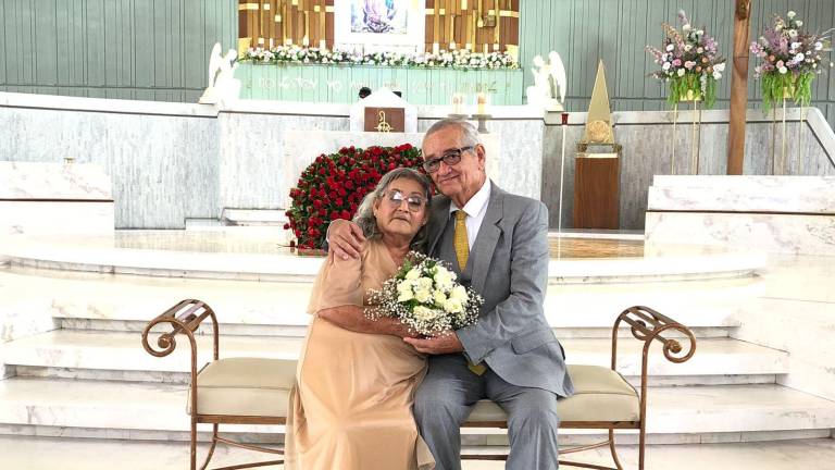 Virgilio Alonso Sánchez y Fidelia Rodríguez celebran 50 años de matrimonio.