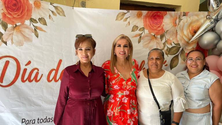 Con música, comida, regalos y pastel, más de 180 mujeres participaron en el festejo organizado por My-Lai Quintero por el Día de las Madres.
