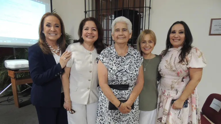 Kirey Amano, Carmen Evelia Sánchez, Martha Alicia Araujo, Velina Medina y Alma Salazar.