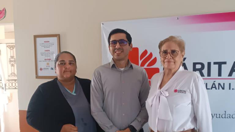 Presentan nueva campaña de cirugía de cataratas para adultos mayores.