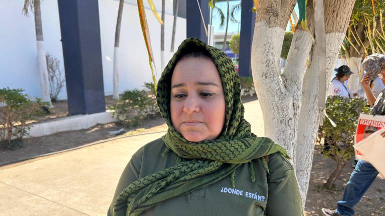 Yodeli Benítez marchó el sábado junto a otras madres buscadoras en Culiacán para exigir justicia y continuar la búsqueda de su hijo desaparecido.