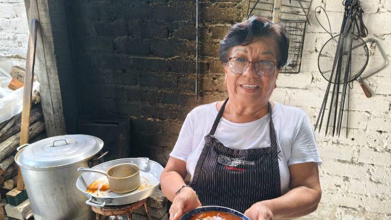 Dora Ramírez ha hecho de su sazón un oficio que satisface a la gente de Rosario.