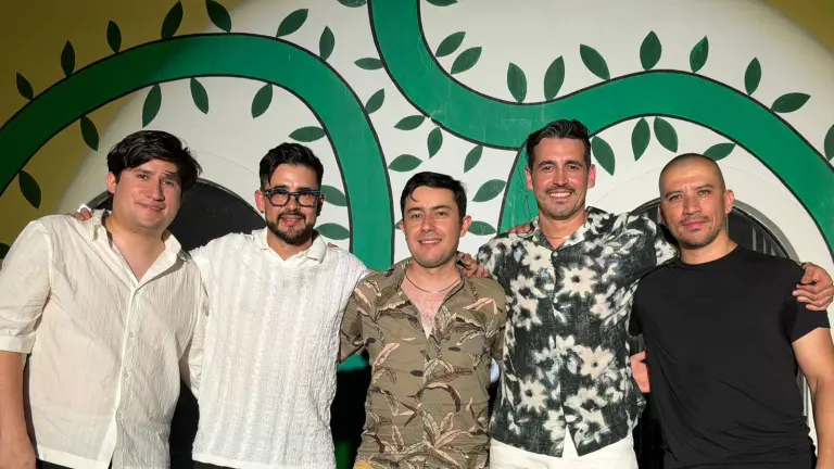 Dantor está integrado por los hermanos mazatlecos Daniel e Israel Torres, guitarra y violín, respectivamente, el pianista Daniel Vadillo, el baterista Hiram Griss y el bajista Cuck Rodríguez.