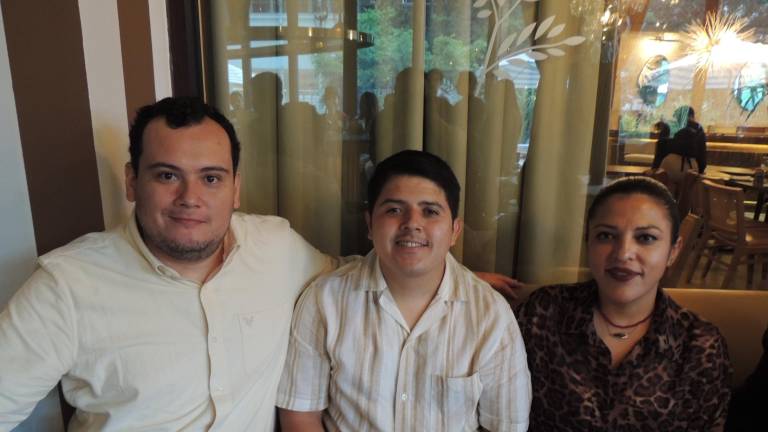 Comparten charlas desde la barra en ‘Tragos &amp; Esencia’, en Humaya Restaurante