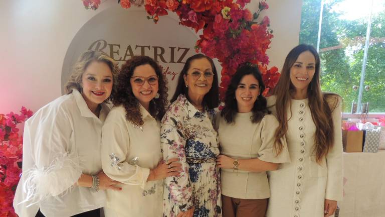 Celebran los 72 años de Beatriz Elizabeth Félix Tamayo