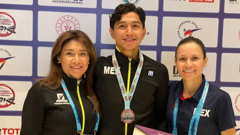Juan Diego García (centro) suma su segunda medalla en Campeonato Mundial.