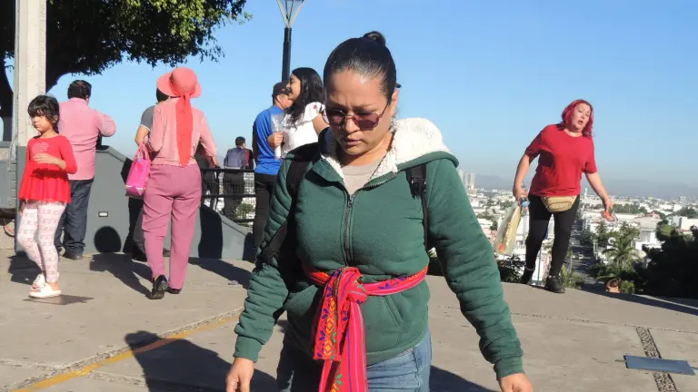 Cantan sinaloenses ‘Las Mañanitas’ a la Virgen de Guadalupe en su día