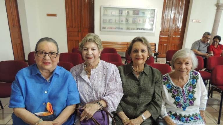 Aplauden la nueva obra de Élmer Mendoza