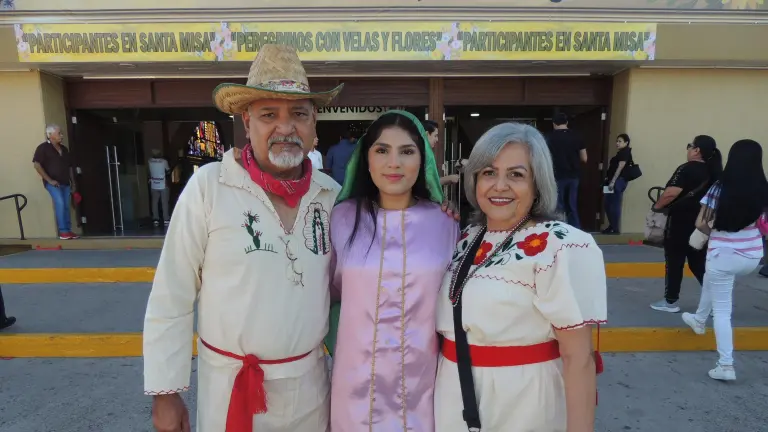 Cantan sinaloenses ‘Las Mañanitas’ a la Virgen de Guadalupe en su día