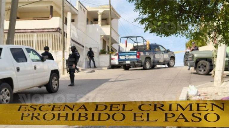 La víctima quedó sin vida sobre la calle 24 de Febrero, en la colonia 5 de Mayo.