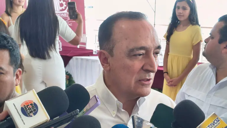 El Alcalde informó que la supervisión de la obra es permanente y que actualmente tres equipos laboran de manera simultánea en diferentes frentes.