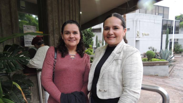 Beatriz Estrada y Zayda Acosta.