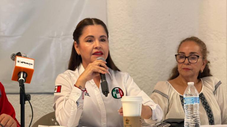 Conferencia de la secretaria general del PRI en Sinaloa, Liliana Cárdenas Valenzuela.