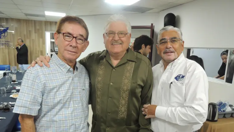 Comparte Paúl Chávez con empresarios, estrategias para reinventar su negocio