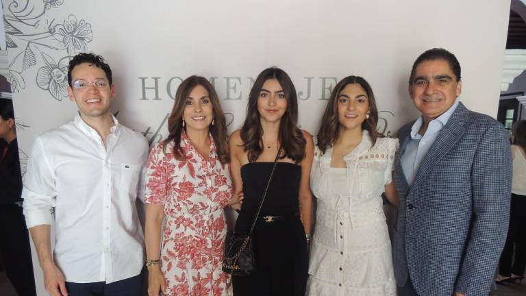 Rinde AMMJE homenaje a la empresaria y socia fundadora Martha Georgina Orozco