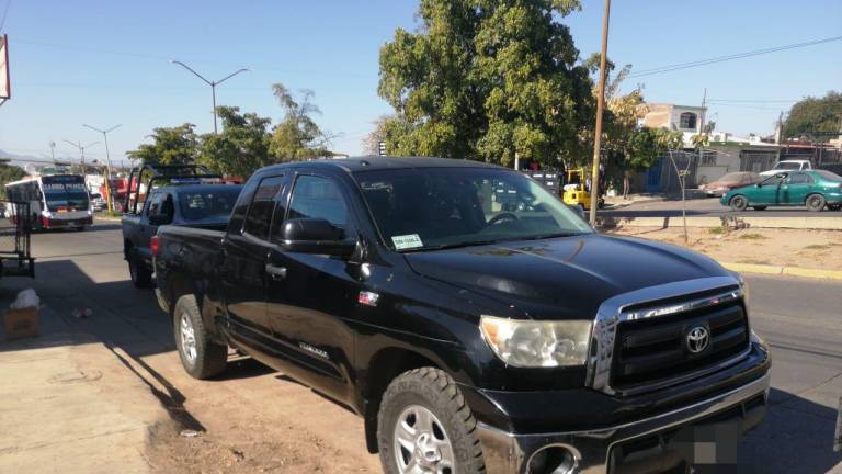 Una camioneta que había sido robada en Las Vegas, Nevada, fue encontrada y recuperada en Culiacán.