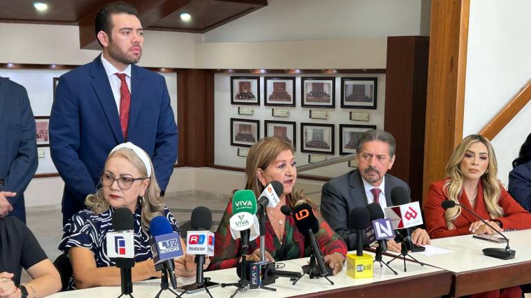 Pese a la licencia temporal aprobada por el Poder Legislativo este sábado, Rocha Moya conserva su calidad de gobernador electo, indicó Tere Guerra.