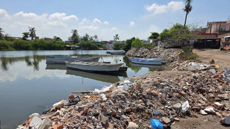 El relleno sobre el Estero del Infiernillo, en Mazatlán, continúa.