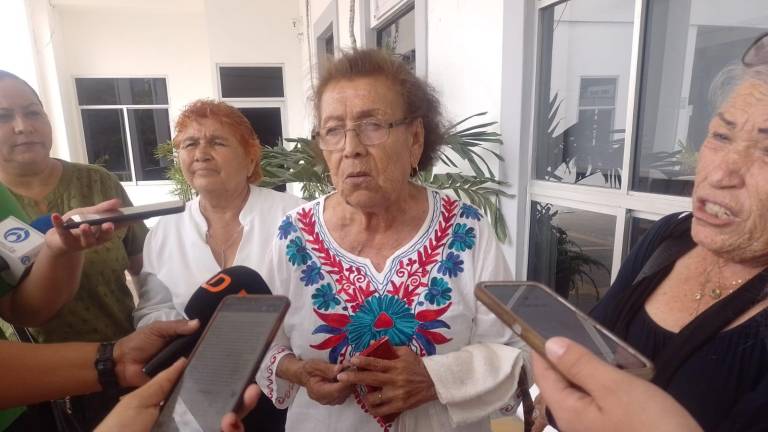 Vecinas de la Colonia Huertos Familiares, en Mazatlán, expresan su rechazo a la instalación de una subestación eléctrica.