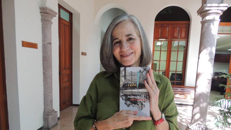 Mónica Lavín visita Culiacán para presentar su libro Naufragios.
