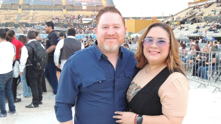 Bailan y cantan al ritmo de la Banda MS