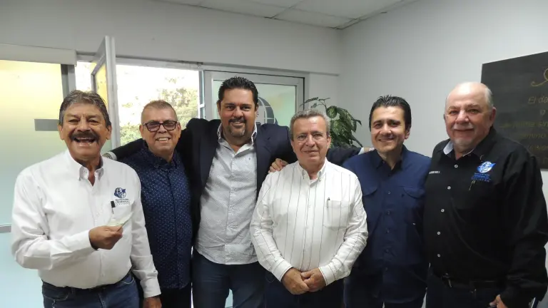 Realiza Ejecutivos de Ventas y Mercadotecnia su última sesión del año, con motivante charla con Gnozin Navarro