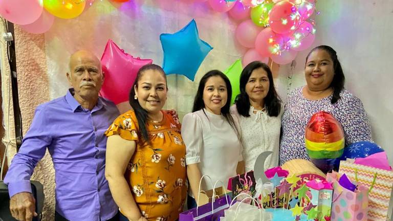 Celine con José y Érika Vaca, Agustina Inzunza y Alma Vaca.