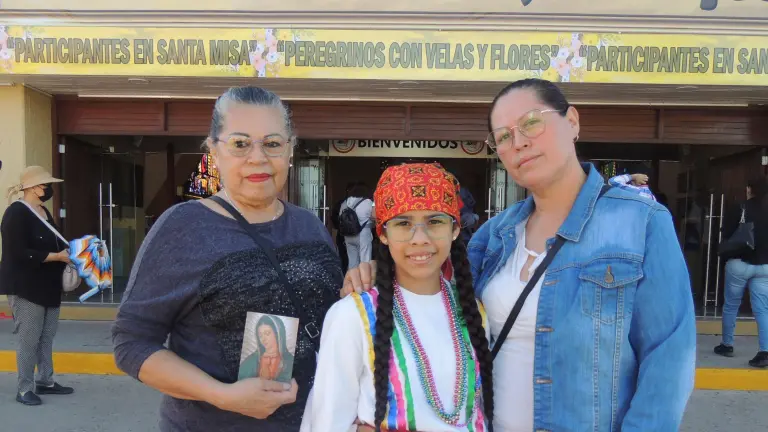 Cantan sinaloenses ‘Las Mañanitas’ a la Virgen de Guadalupe en su día
