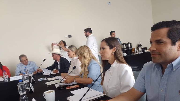 Reunión de la Intercamaral de Mazatlán con legisladores, autoridades de Turismo y del Gobierno Municipal.
