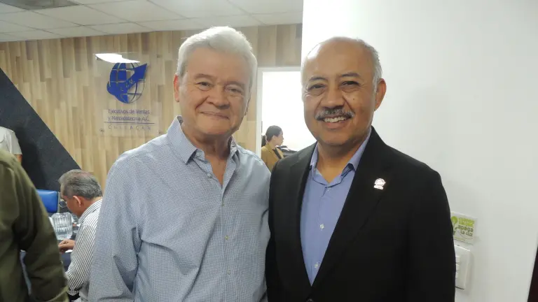 Comparte Paúl Chávez con empresarios, estrategias para reinventar su negocio