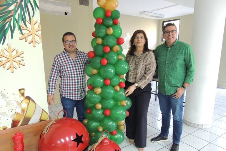 Disfrutan colaboradores de Noroeste su tradicional posada navideña